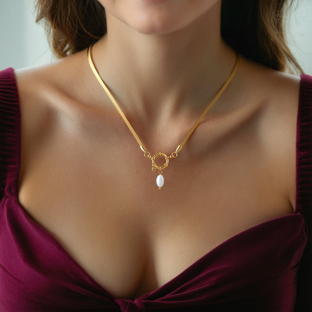 Sculpt Buckle Necklace