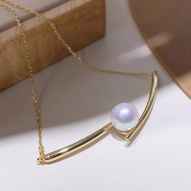 Signature Pearl Necklace
