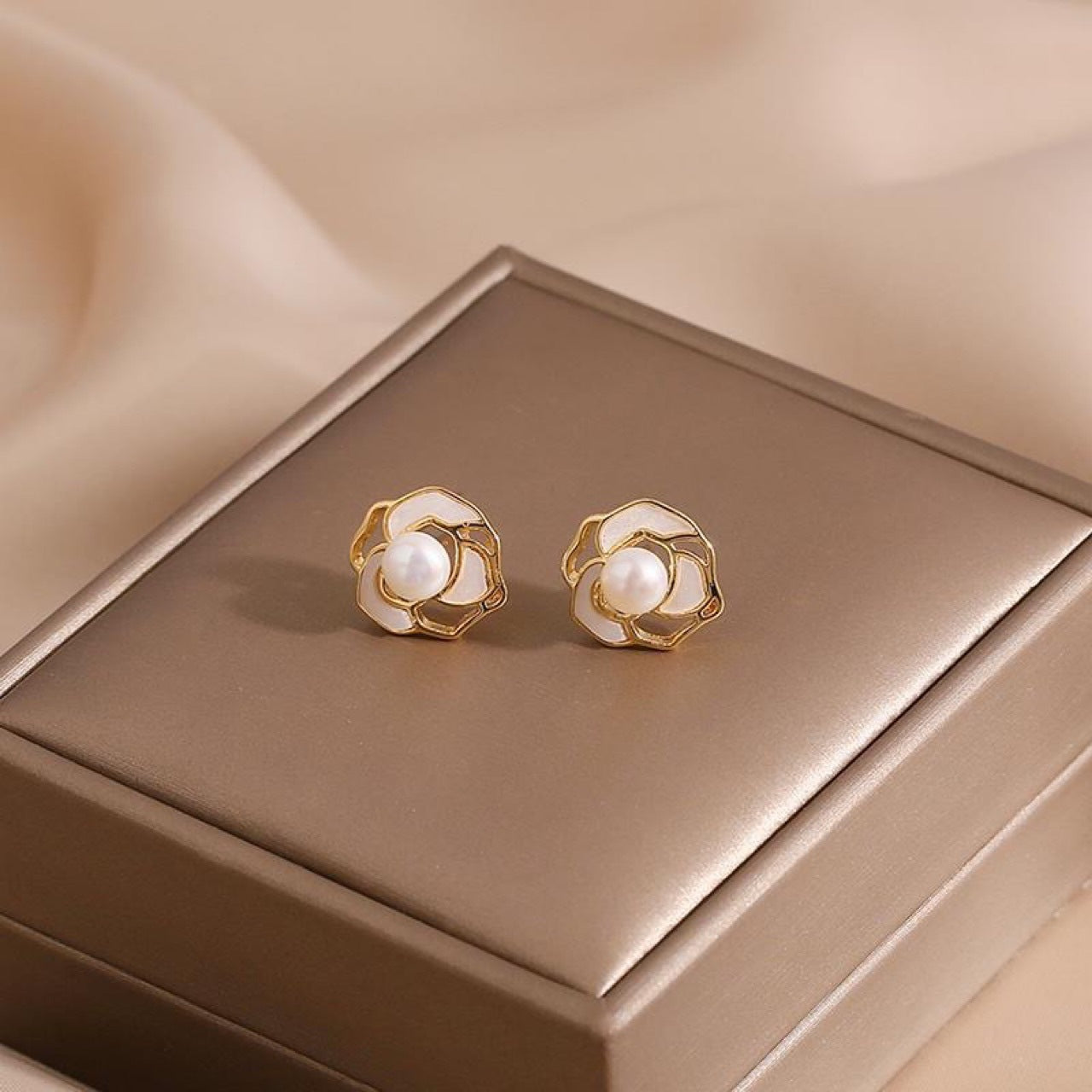 Tea Rose Pearl Earrings