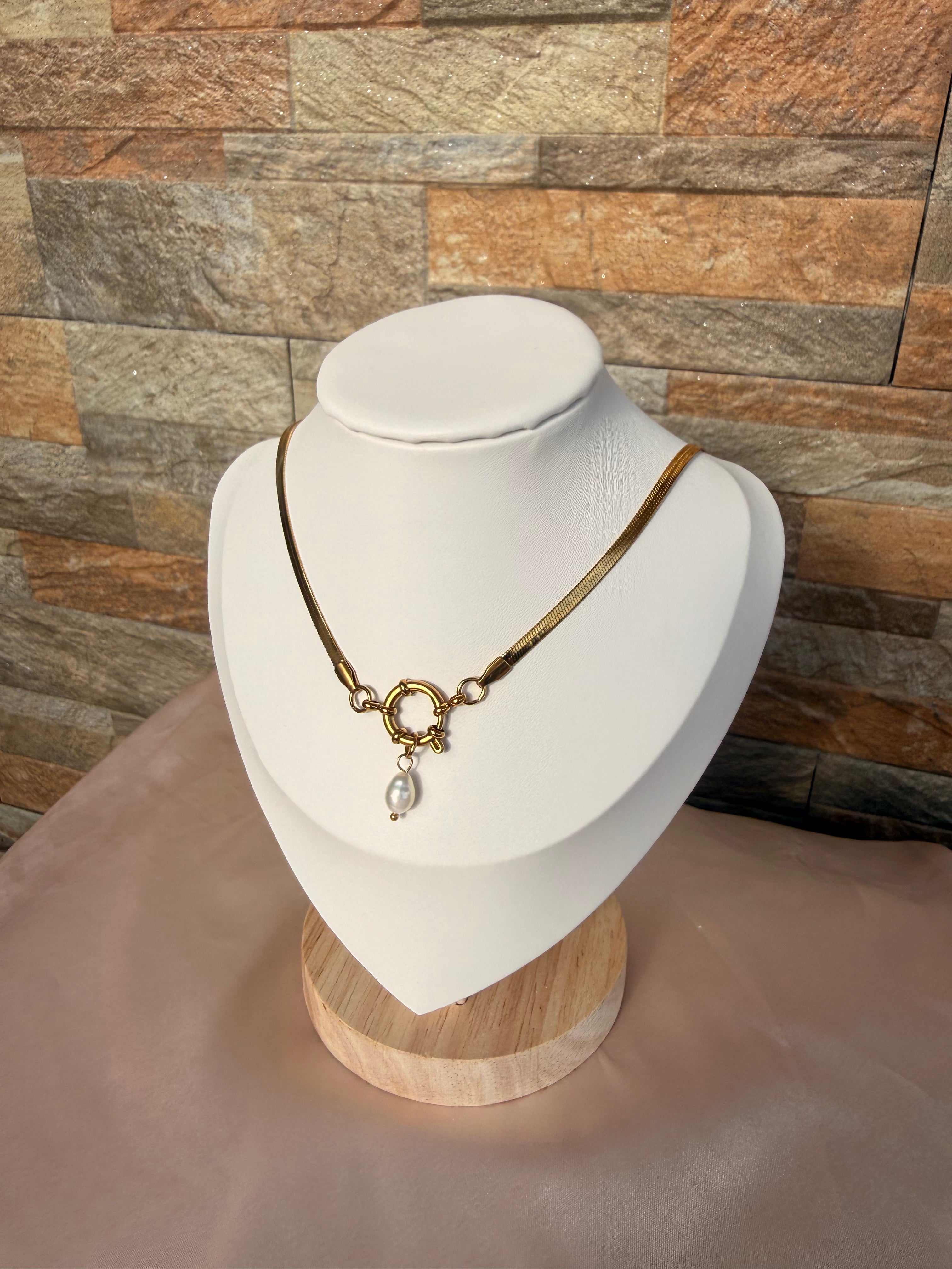 Sculpt Buckle Necklace
