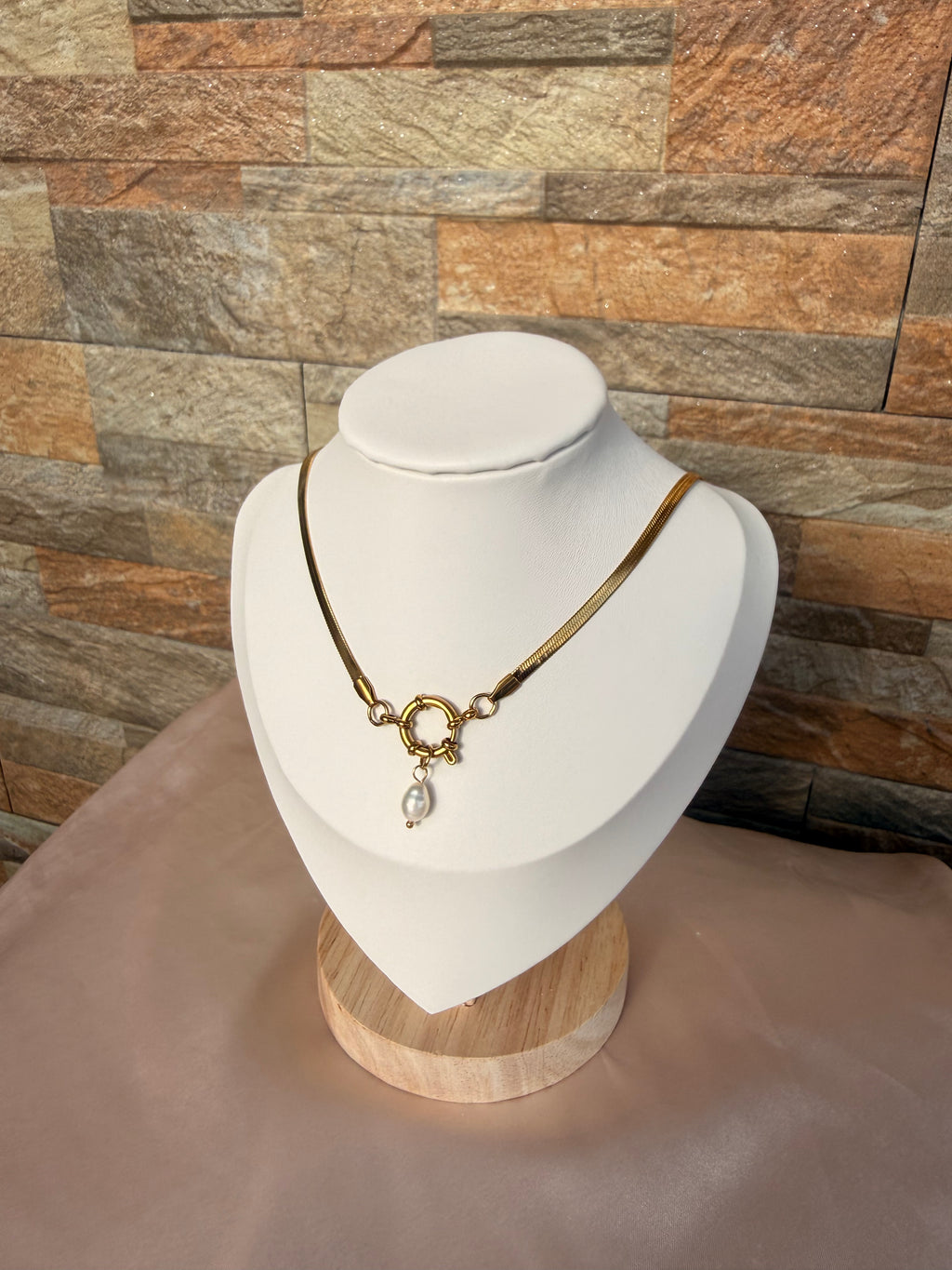 Sculpt Buckle Necklace