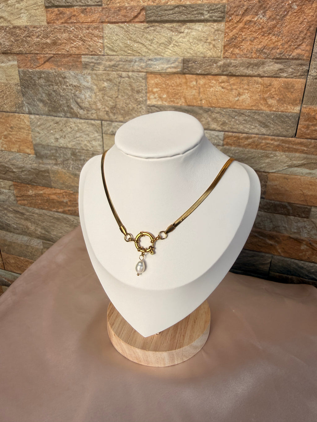 Sculpt Buckle Necklace