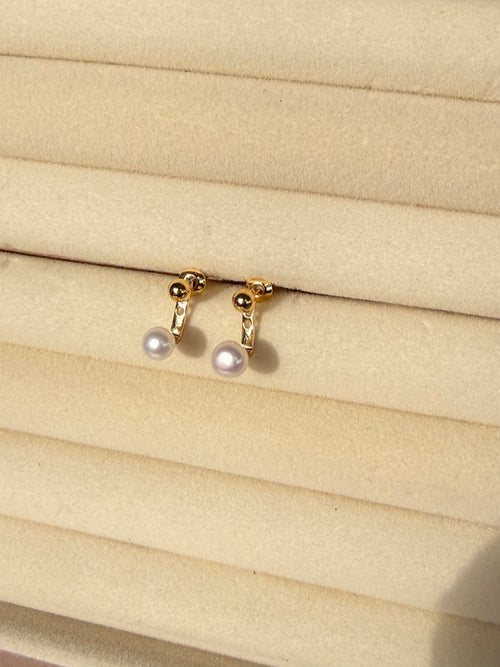 Classic Pearl Studs